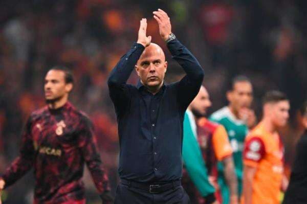 Arne Slot Dipecat Liverpool Besok Pagi? Fabrizio Romano Beri Fakta Mangejutkan!