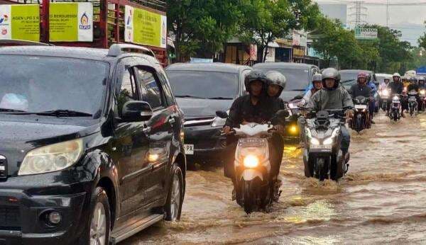Akibat Hujan Deras, Jalur Alternatif Ponorogo ke Trenggalek Tergenang Banjir