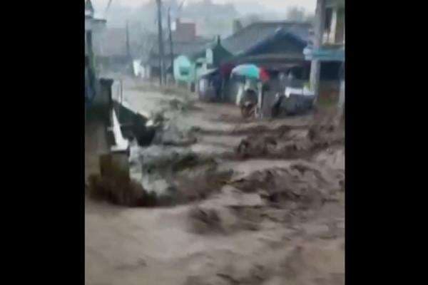 Banjir Bandang Terjang 3 Kampung di Kaki Papandayan Garut, Puluhan Rumah Rusak