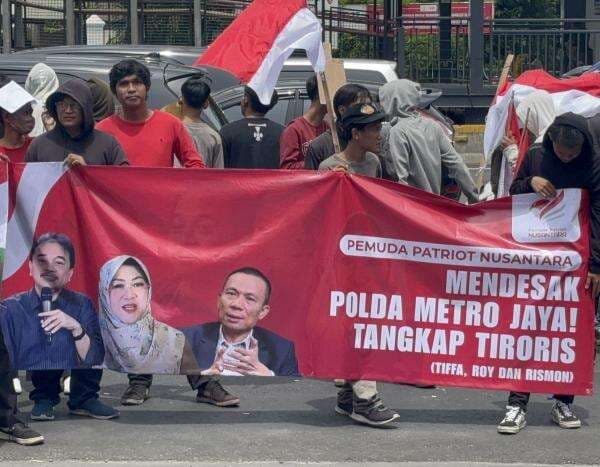 Gelar Aksi di Polda Metro, Sejumlah Elemen Desak Roy Suryo Cs Ditahan