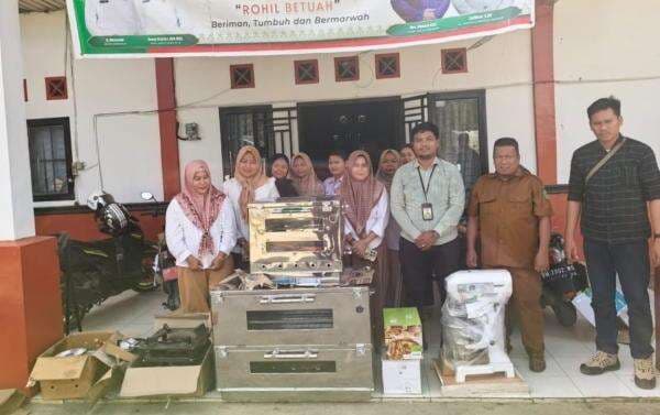 Dorong Kemandirian Ekonomi, PT SRL Salurkan Bantuan Perkakas Roti di Desa Bahtera Makmur