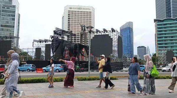 Jelang Tahun Baru, Kawasan Bundaran HI Jakpus Mulai Bersolek Jelang Tahun Baru, Kawasan Bundaran HI Jakpus Mulai Bersolek