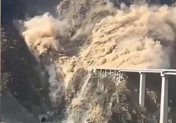 Baru Dibuka, Jembatan 758 Meter di China Runtuh Dihantam Longsor