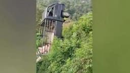 Kecelakaan di Lebak, Mobil Pikap Bermuatan Semen Jatuh ke Jurang