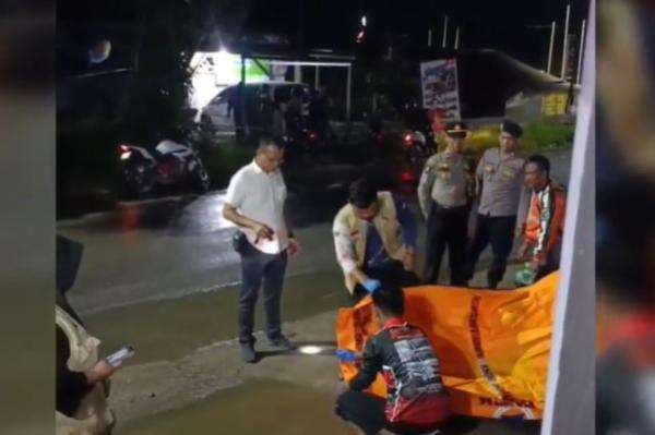 Mayat Pria Ditemukan Bersimbah Darah di Tepi Jalan Sampit, Diduga Terlindas Truk