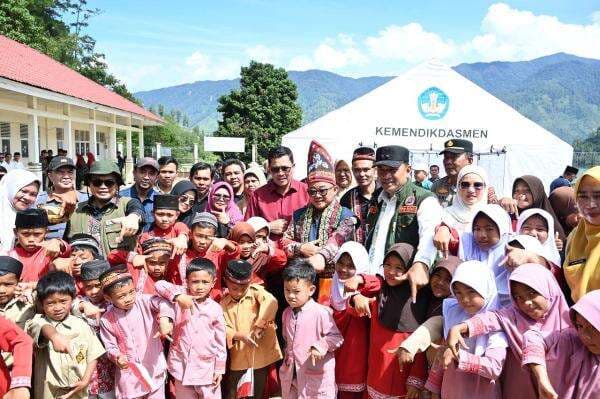 Ajar Siswa SMPN 22 Takengon, Mendikdasmen: Kondisi Darurat Tak Boleh Hentikan Proses Belajar