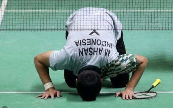 Kisah Hijrah Pebulu Tangkis Indonesia Mohammad Ahsan, Tutup Aurat hingga Minum Setengah Duduk