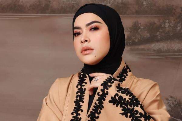 Setelah Chef Devina, Adik Syahrini Kembali Comot Foto Siomay UMKM