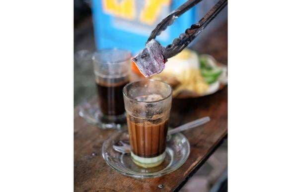Sejarah Kopi Joss di Jogja, Minuman Legendaris yang Jadi Ikon Kota Pelajar Sejarah Kopi Joss di Jogja, Minuman Legendaris yang Jadi Ikon Kota Pelajar