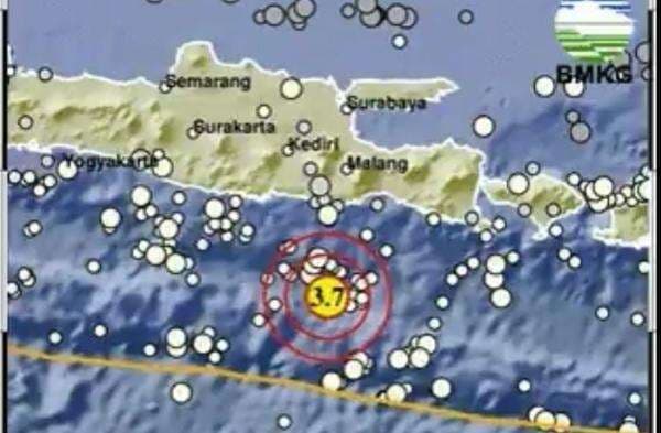 Pusat Gempa Hari Ini 2 Menit yang Lalu Guncang Malang, Cek Magnitudonya!