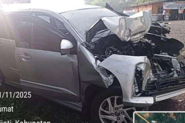 Kecelakaan Beruntun 3 Kendaraan di Tol Cipali, Minibus Ringsek Tewaskan 1 Orang