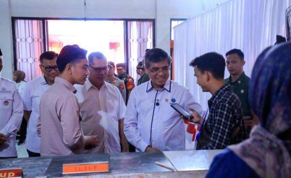 Wapres Gibran Pastikan Penyaluran BSU di Padang Lancar, Target 100 Persen