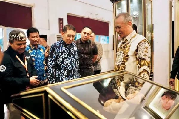 MenbudTinjau Museum Topeng Cirebon, Dorong Pengembangan Ruang Budaya