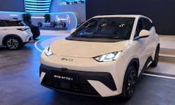 10 Mobil Terlaris di Indonesia Oktober 2025, BYD Atto 1 Runtuhkan Dominasi Kijang