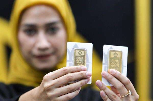 Harga Emas Antam Melemah di Awal Pekan, Dijual Segini!