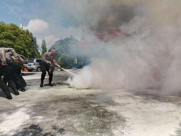 Polresta Palangkaraya Siaga Kebakaran, Gelar Latihan Pemadaman Api dengan APAR