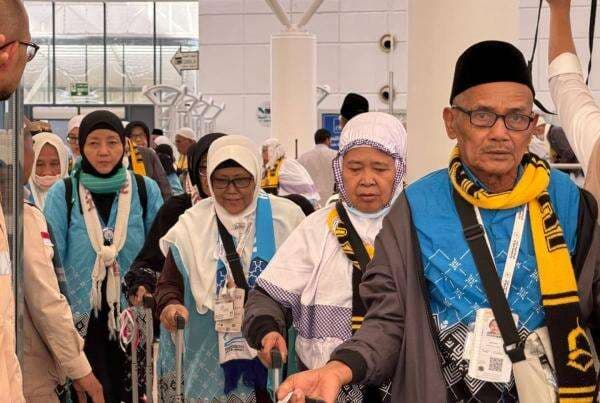 Kemenhaj Ingatkan Jemaah Haji Tak Bawa Air Zamzam dalam Koper Kemenhaj Ingatkan Jemaah Haji Tak Bawa Air Zamzam dalam Koper