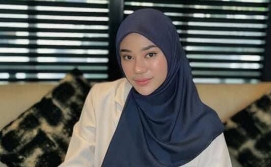 Clara Shinta Bantah Isu Lepas Hijab dan Dugem: Cuma Video Call dengan Asisten di Kamar
