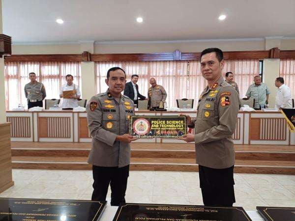 Viral Ousmane Dembele Menangis di Pelukan Ibunda usai Raih Ballon d’Or 2025