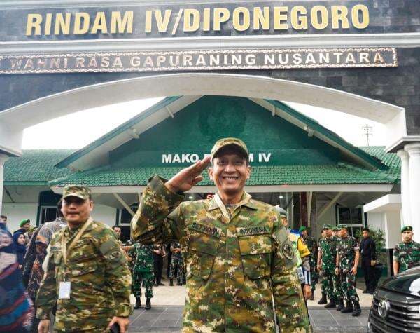 Pakai Seragam Tentara, Bupati Bojonegoro Ikuti Retreat di Akmil Magelang Pakai Seragam Tentara, Bupati Bojonegoro Ikuti Retreat di Akmil Magelang