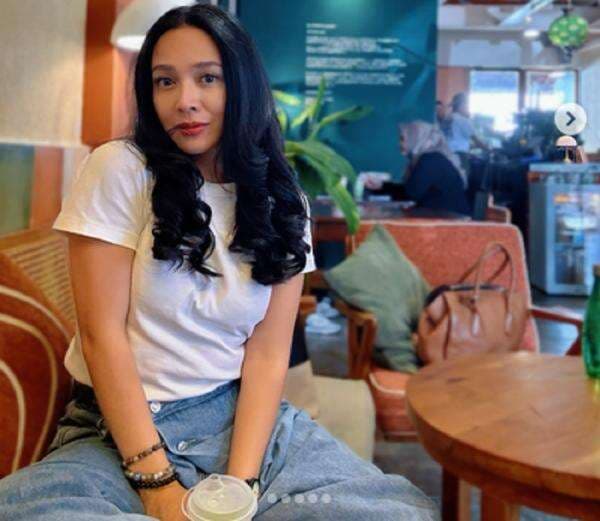 Dea Ananda Bikin Tutorial Makeup, Netizen: Cantik Banget!