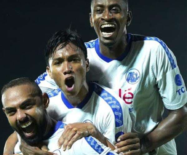 Hasil Semen Padang vs Arema FC di Super League 2025-2026: Singo Edan Menang Tipis 2-1