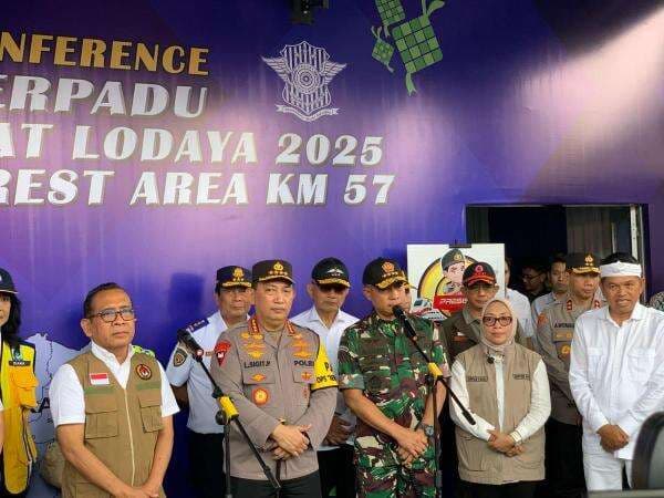 Kapolri dan Menko PMK Bahas Kesiapan Infrastuktur dan Layanan Mudik di Rest Area KM 57