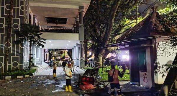 Demo Tolak UU TNI Rusuh, Anggota DPRD Malang: Untung Bukan Gedung Utama yang Dibakar