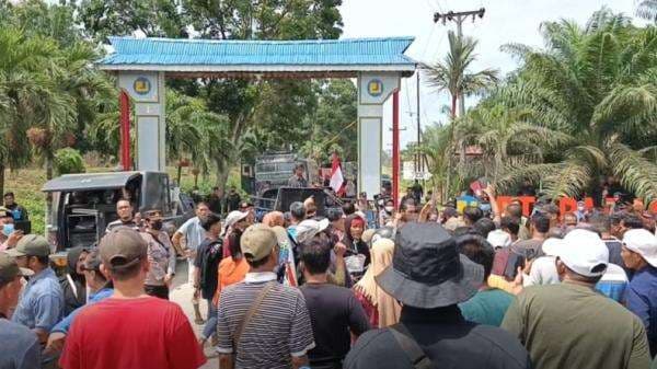 Dugaan Penyerobotan Lahan, Ratusan Petani di Asahan Demo PT Padasa Enam Utama