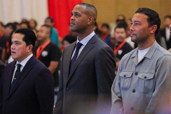 Asisten Pelatih Timnas Indonesia Denny Landzaat Dibidik Jadi Pelatih Willem II