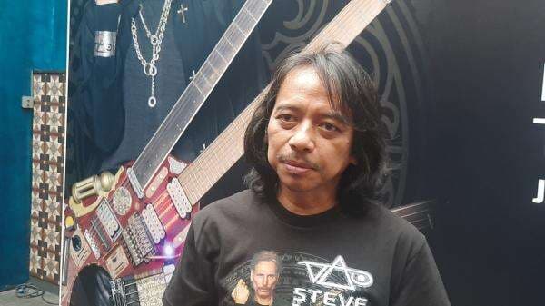 Beragama Hindu, Dewa Budjana Pernah Dipanggil Pak Haji oleh Fansnya