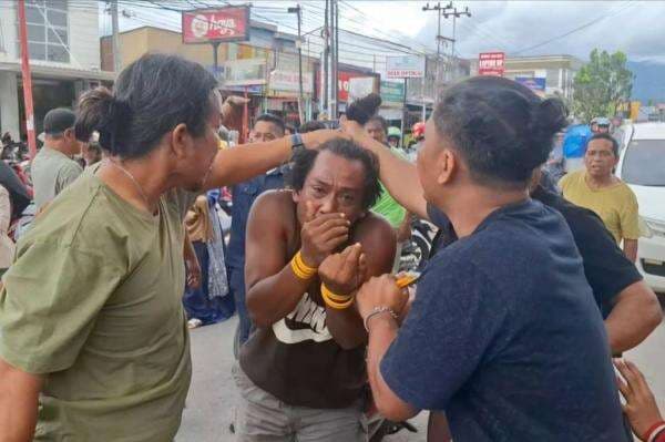 Garang Ancam Warga, Preman Berparang di Padang Ketakutan hingga BAB di Celana saat Ditangkap Garang Ancam Warga, Preman Berparang di Padang Ketakutan hingga BAB di Celana saat Ditangkap