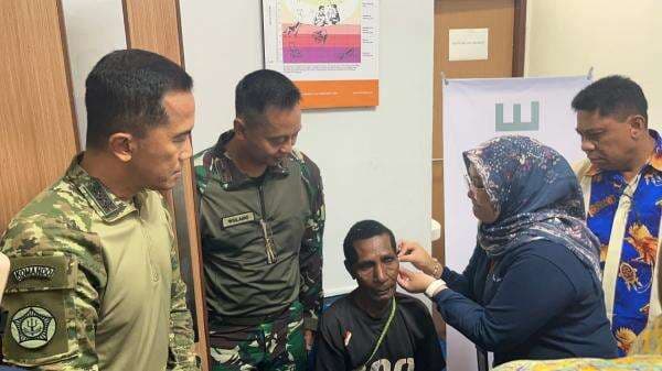 Kogabwilhan III Salurkan Alat Bantu Dengar untuk Tunarungu, Tingkatkan Kualitas Kesehatan Masyarakat Papua