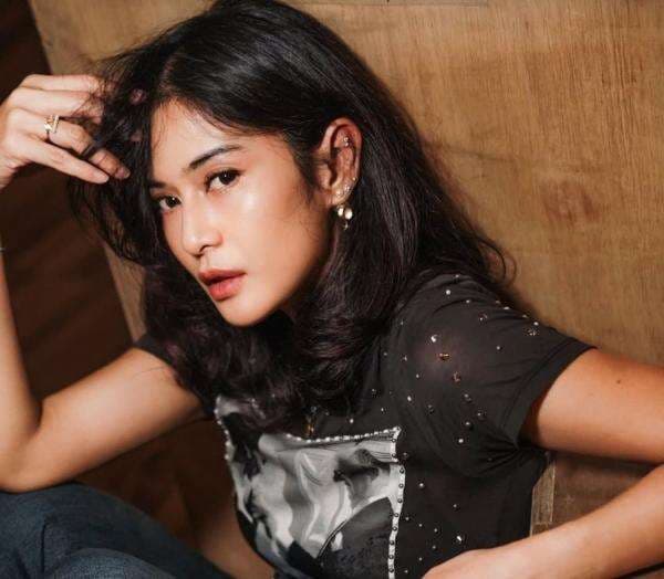 5 Potret Dian Sastrowardoyo yang Makin Awet Muda di Usia 43 Tahun 5 Potret Dian Sastrowardoyo yang Makin Awet Muda di Usia 43 Tahun