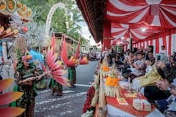 Diikuti 1.200 Seniman, Bali Street Carnival Lengkapi Kemeriahan World Water Forum ke-10