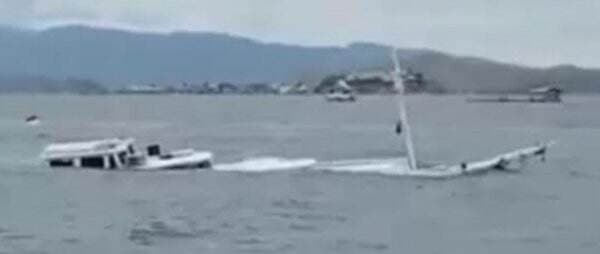 Diterjang Gelombang, Kapal Angkut Turis AS Tenggelam di Perairan Kanawa