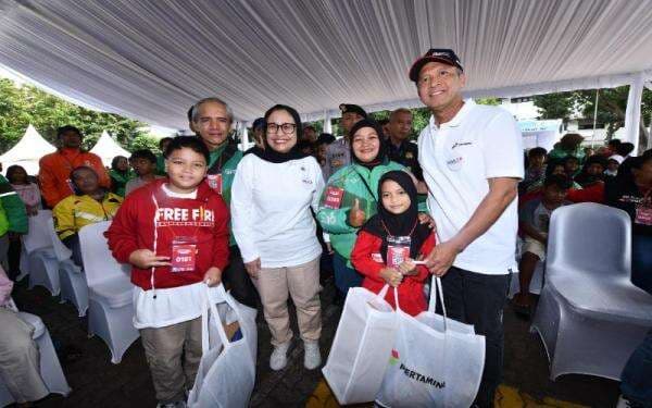 Lewat Program SESAMA, Pertamina Salurkan 1000 Seragam dan Peralatan Sekolah untuk Para Anak Ojek Lewat Program SESAMA, Pertamina Salurkan 1000 Seragam dan Peralatan Sekolah untuk Para Anak Ojek