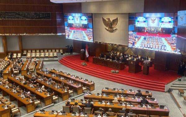 DPR Gelar Rapat Paripurna Dihadiri 320 Anggota