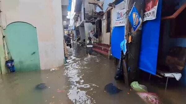Duh! 16 RT di Jakbar hingga Jaksel Masih Terendam Banjir