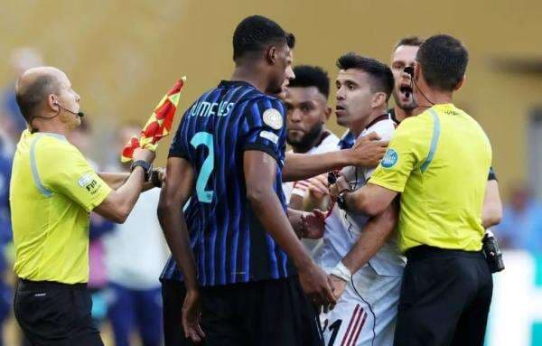 Dumfries dan Acuna Nyaris Adu Jotos saat Inter Milan Vs River Plate, Ada Masalah Apa? Dumfries dan Acuna Nyaris Adu Jotos saat Inter Milan Vs River Plate, Ada Masalah Apa?