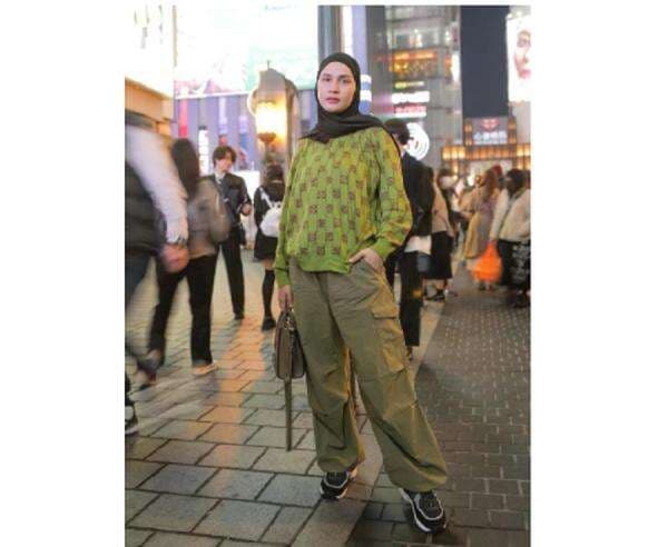 OOTD Hijab Anti Ribet, Celana Kargo Jadi Andalan