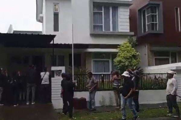 OTT Bupati Bekasi, KPK Segel Rumah Dinas Kajari di Cikarang