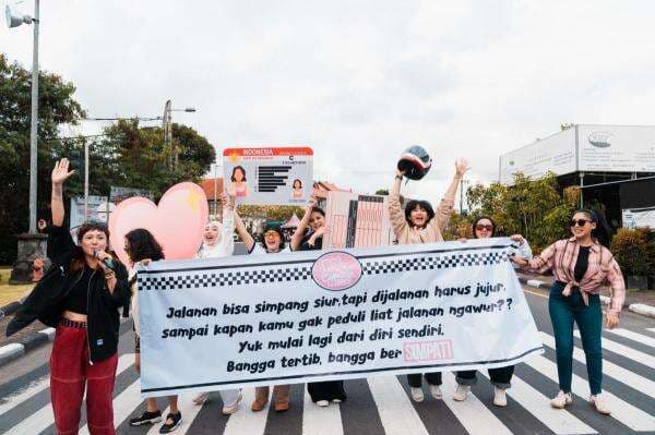 Komunitas Motor Perempuan Ini Lakukan Cara Unik Tegur Pelanggar Lalu Lintas