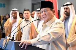 Tingkatkan Layanan Kesehatan, Prabowo Janjikan Beasiswa Penuh Bagi Dokter hingga Paramedis