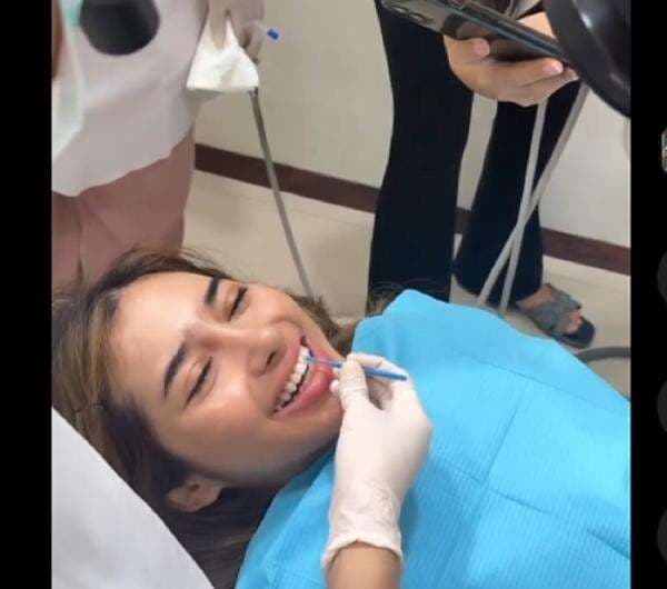 Heboh Dilan Janiyar Pasang Veneer Gigi, Netizen Sebut Hilang Rasa Bersyukur Heboh Dilan Janiyar Pasang Veneer Gigi, Netizen Sebut Hilang Rasa Bersyukur