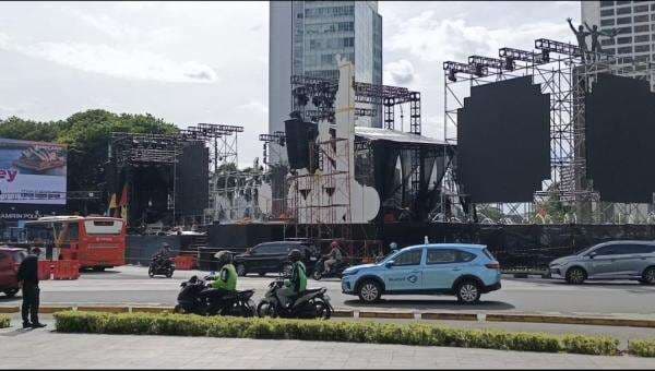 H-1 Menuju Malam Pergantian Tahun, Panggung Bundaran HI Lakukan Gladi Bersih