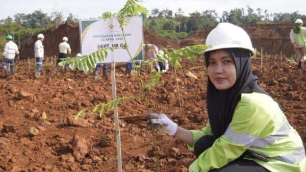 Hari Bumi 2025, GKP Tanam Pohon di Lahan Bekas Penambangan