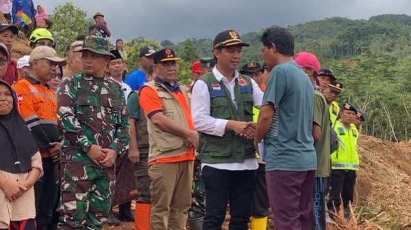 Suasana Haru Meliputi Apel Penutupan Operasi Pencarian Korban Longsor Cilacap