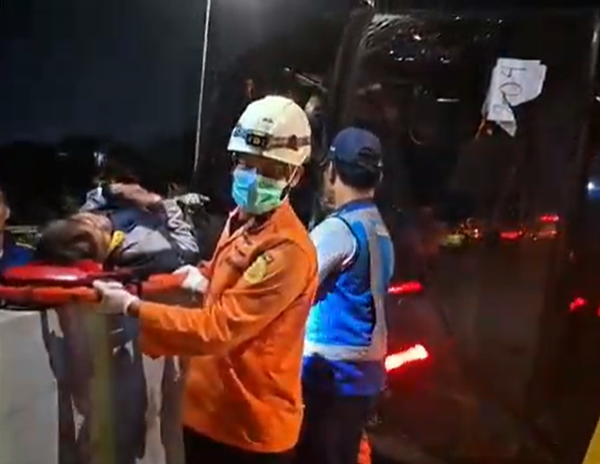 Korban Terjepit di Dalam Bus, Evakuasi Kecelakaan Maut Exit Tol Krapyak Berlangsung Berjam-jam