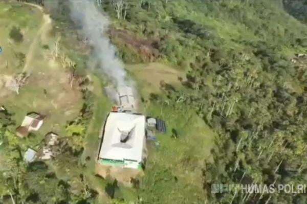 KKB Bakar Puskesmas Kiwirok, Kontak Tembak Pecah di Pegunungan Bintang Papua KKB Bakar Puskesmas Kiwirok, Kontak Tembak Pecah di Pegunungan Bintang Papua